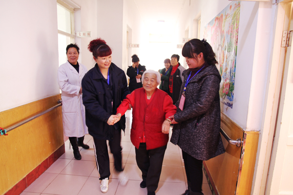 老人的笑容，我們的快樂——公司青年志愿者走進(jìn)敬老院活動側(cè)記.jpg